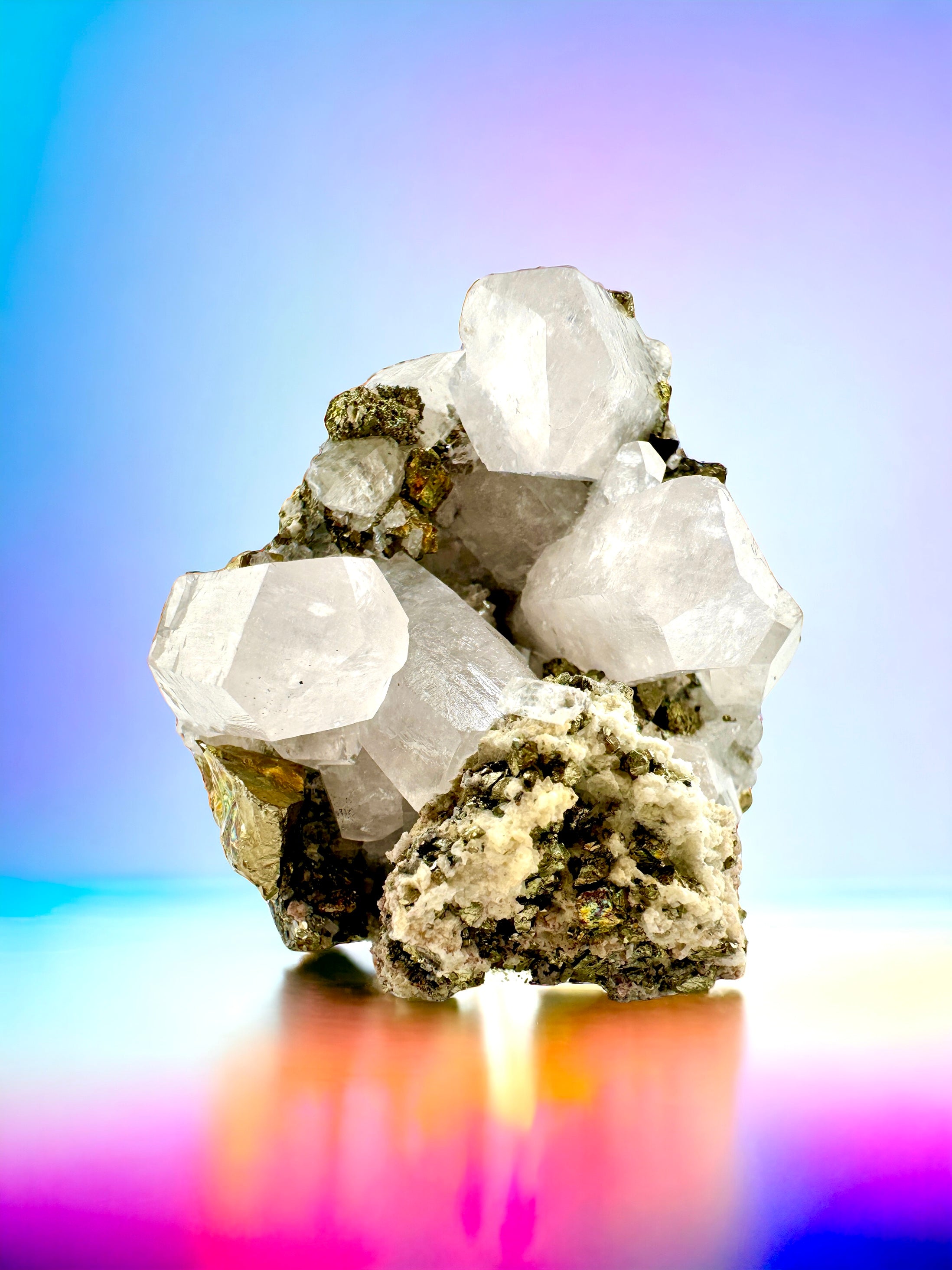 UV Reactive Mangano Calcite with Pyrite